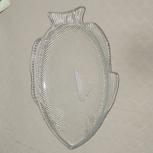 Large Clear Glass Fish Shaped Serving Platter - Picture 1 of 8